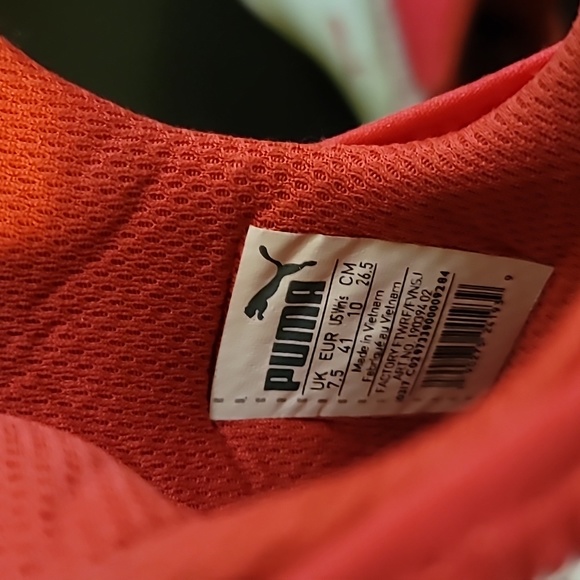 Puma sneakers size 10 - Picture 6 of 8